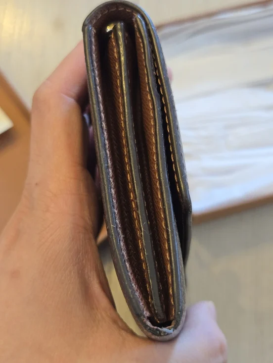 Louis Vuitton Monogram Wallet Excellent condition Rarely Used. - Picture 10 of 14